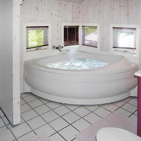 Gorgeous Home In Humble With Sauna Nordenbro Vesteregn