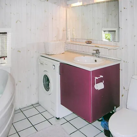 Gorgeous Home In Humble With Sauna * Nordenbro Vesteregn