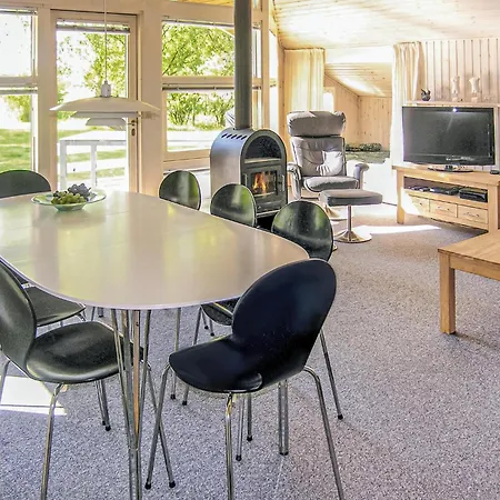 Gorgeous Home In Humble With Sauna Ferienhaus
