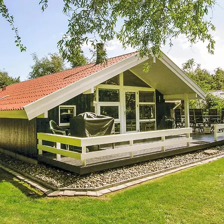 Gorgeous Home In Humble With Sauna Nordenbro Vesteregn